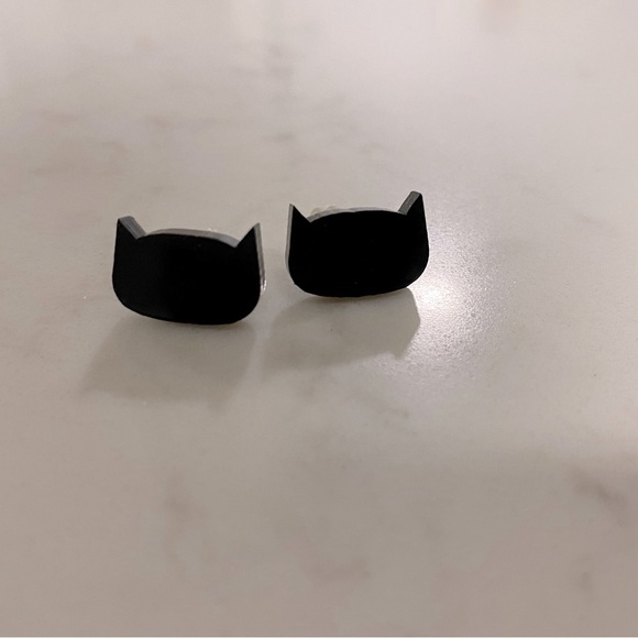 Black Cat Stud Earrings - Picture 2 of 4